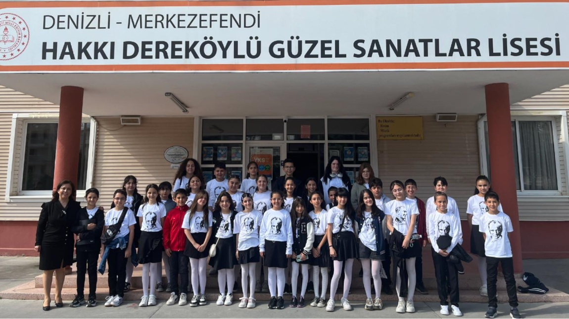Üçler Ortaokulu Çocuk Korosu, müzik öğretmenimiz Reyhan Özdaş eşliğinde, Hakkı Dereköylü Güzel Sanatlar Lisesi’nde 14. Çocuk Koroları Şenliği’ne katıldı
